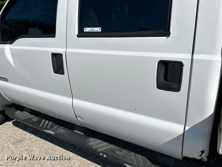 image for item EK3211 2005 Ford F550 Super Duty XL Crew Cab flatbed truck