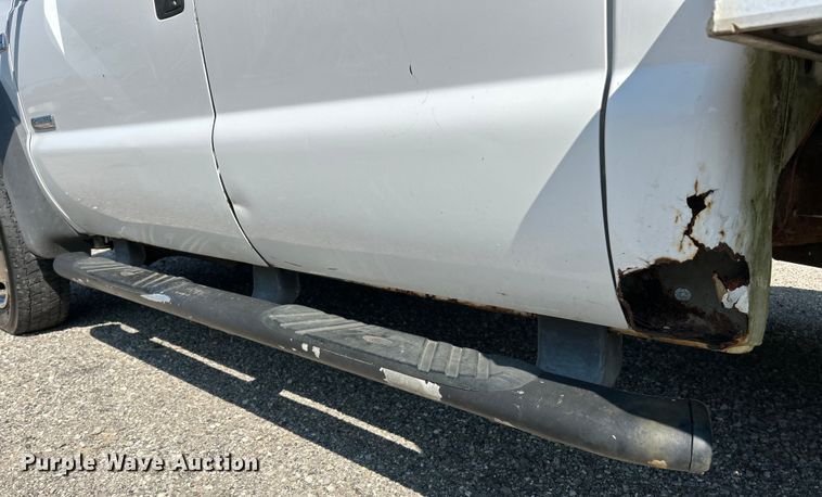 image for item EK3211 2005 Ford F550 Super Duty XL Crew Cab flatbed truck