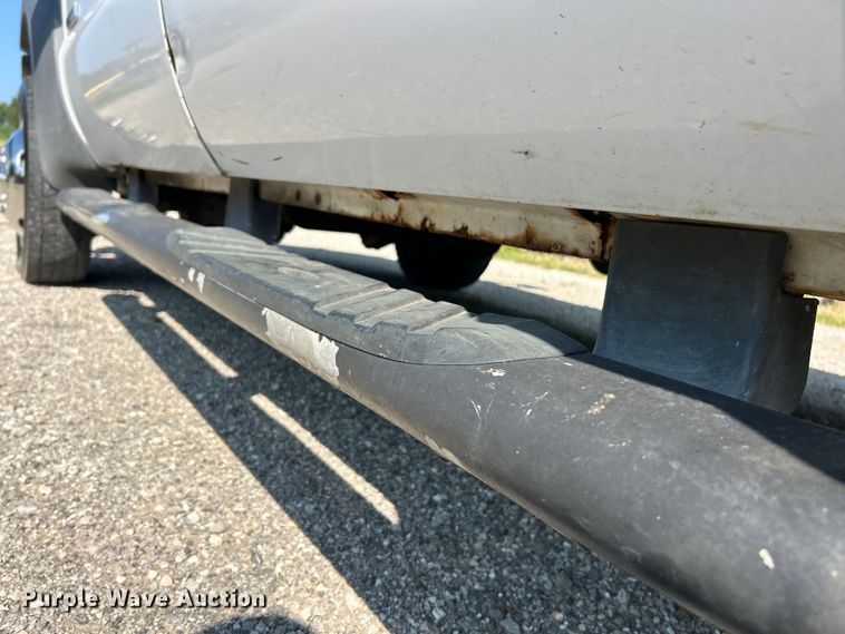 image for item EK3211 2005 Ford F550 Super Duty XL Crew Cab flatbed truck