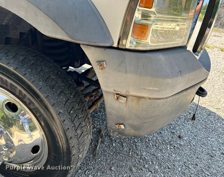 image for item EK3211 2005 Ford F550 Super Duty XL Crew Cab flatbed truck