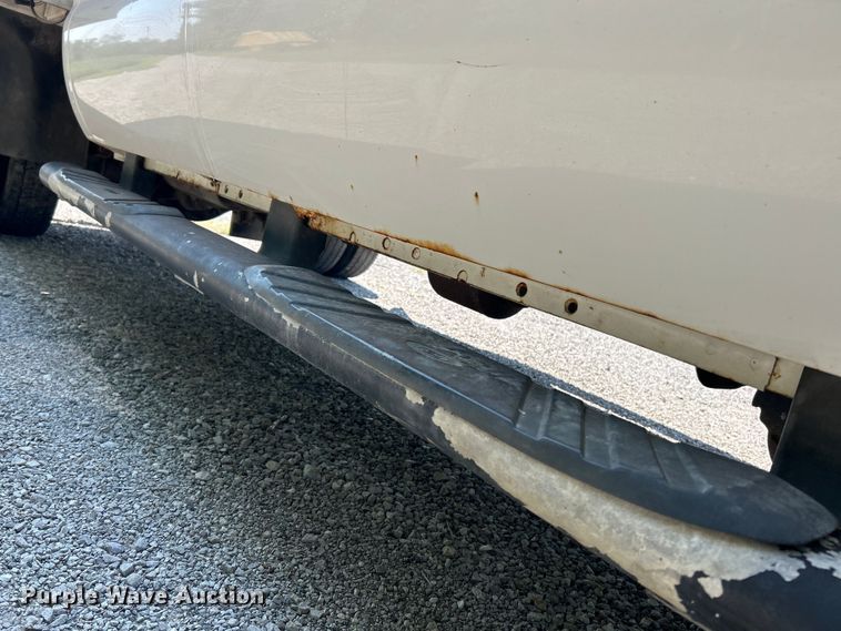 image for item EK3211 2005 Ford F550 Super Duty XL Crew Cab flatbed truck