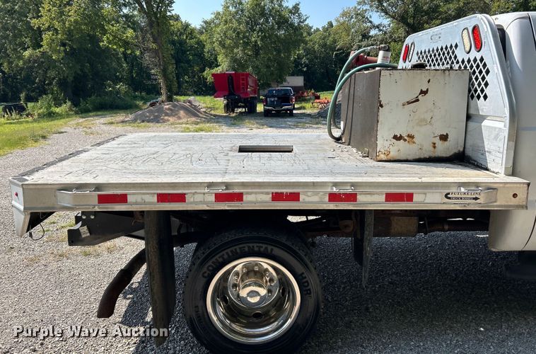 image for item EK3211 2005 Ford F550 Super Duty XL Crew Cab flatbed truck