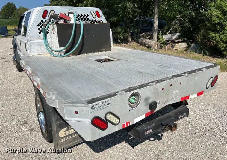 image for item EK3211 2005 Ford F550 Super Duty XL Crew Cab flatbed truck