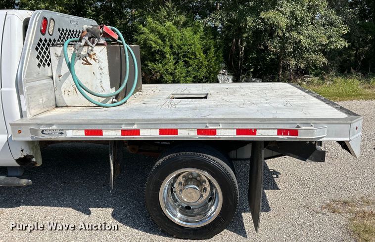 image for item EK3211 2005 Ford F550 Super Duty XL Crew Cab flatbed truck