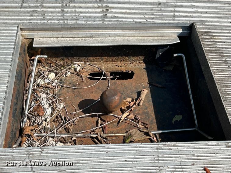 image for item EK3211 2005 Ford F550 Super Duty XL Crew Cab flatbed truck