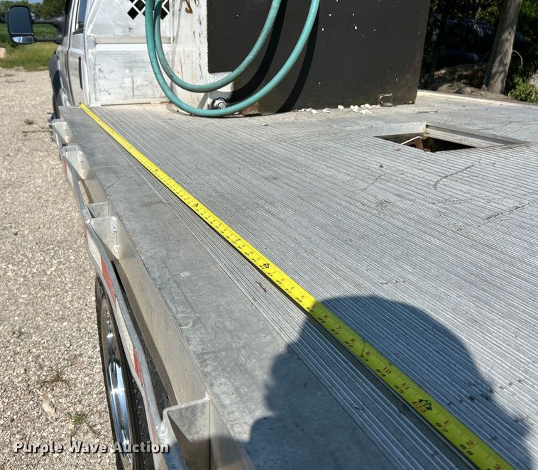 image for item EK3211 2005 Ford F550 Super Duty XL Crew Cab flatbed truck