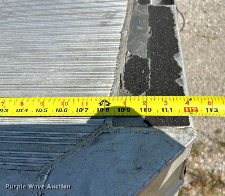 image for item EK3211 2005 Ford F550 Super Duty XL Crew Cab flatbed truck