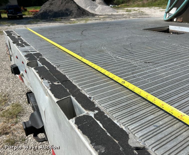 image for item EK3211 2005 Ford F550 Super Duty XL Crew Cab flatbed truck