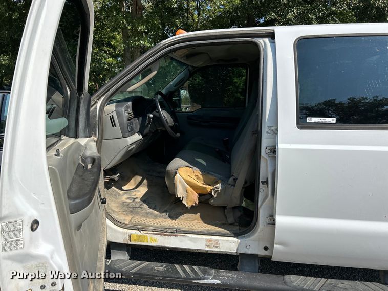 image for item EK3211 2005 Ford F550 Super Duty XL Crew Cab flatbed truck