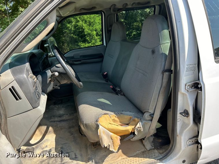 image for item EK3211 2005 Ford F550 Super Duty XL Crew Cab flatbed truck