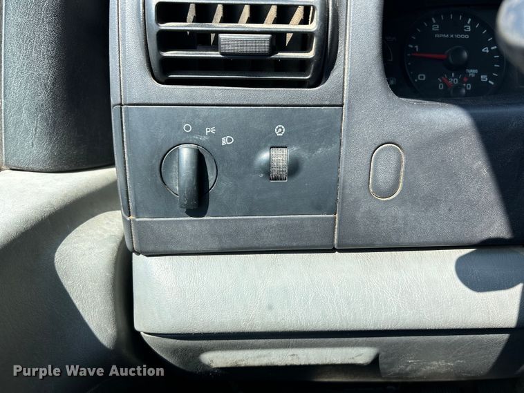 image for item EK3211 2005 Ford F550 Super Duty XL Crew Cab flatbed truck