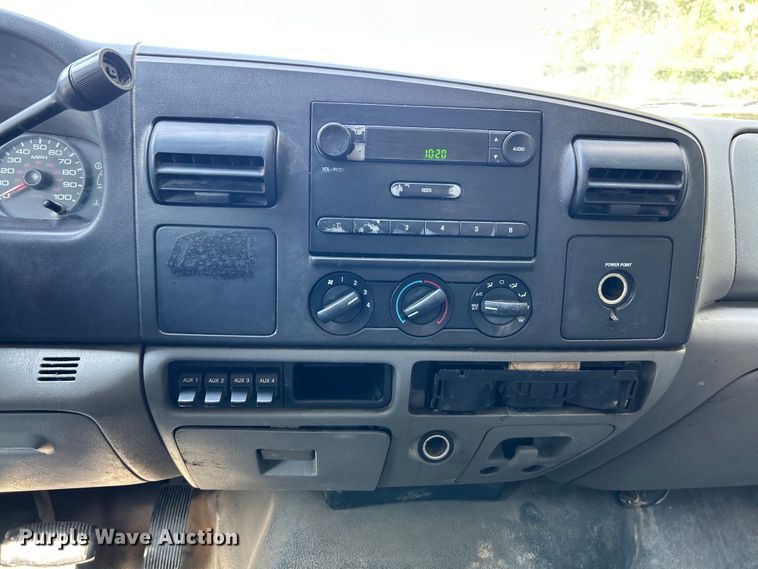 image for item EK3211 2005 Ford F550 Super Duty XL Crew Cab flatbed truck