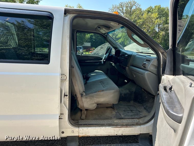 image for item EK3211 2005 Ford F550 Super Duty XL Crew Cab flatbed truck