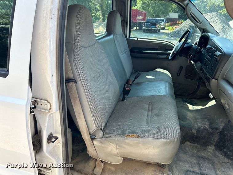 image for item EK3211 2005 Ford F550 Super Duty XL Crew Cab flatbed truck