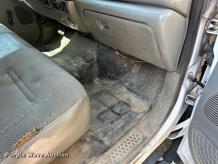 image for item EK3211 2005 Ford F550 Super Duty XL Crew Cab flatbed truck