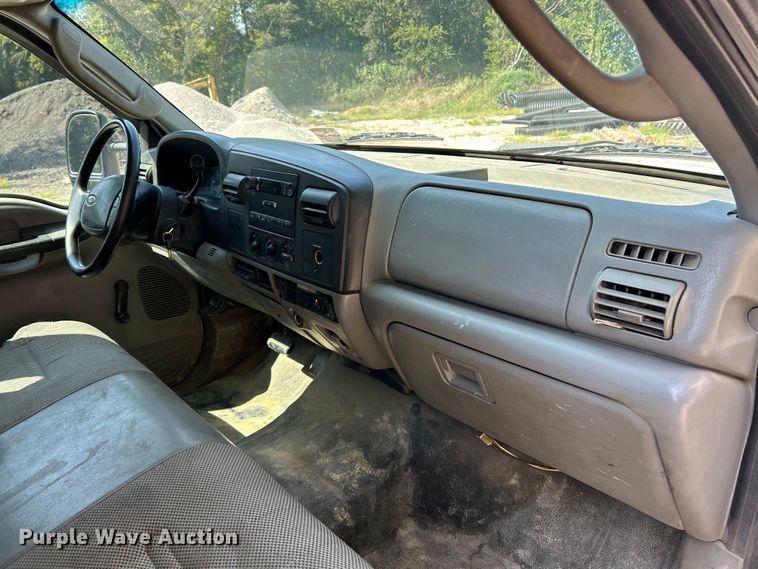 image for item EK3211 2005 Ford F550 Super Duty XL Crew Cab flatbed truck