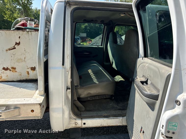 image for item EK3211 2005 Ford F550 Super Duty XL Crew Cab flatbed truck