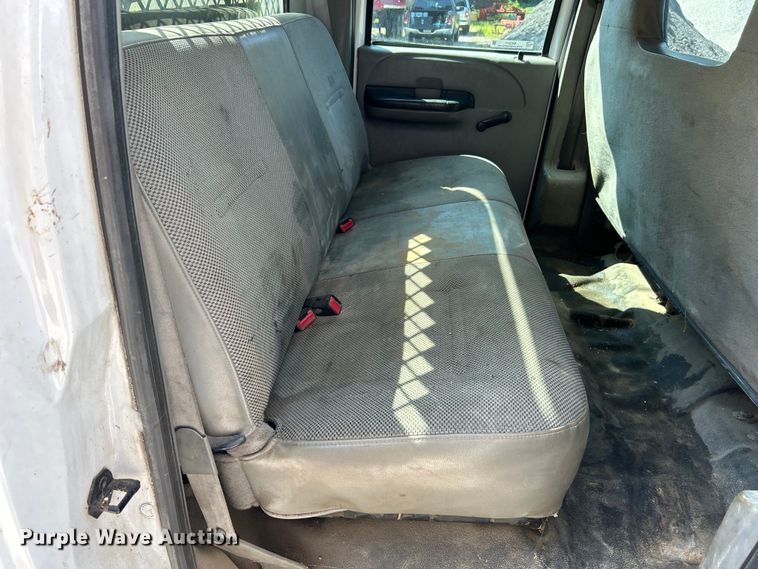 image for item EK3211 2005 Ford F550 Super Duty XL Crew Cab flatbed truck