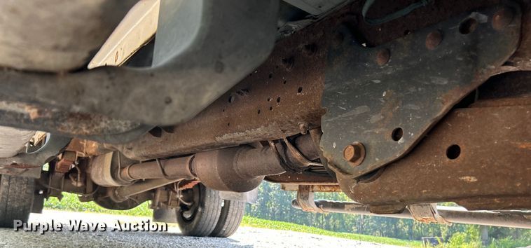 image for item EK3211 2005 Ford F550 Super Duty XL Crew Cab flatbed truck