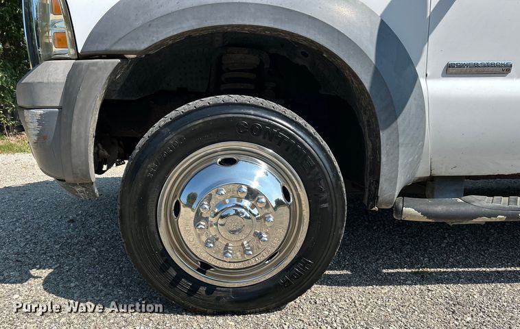 image for item EK3211 2005 Ford F550 Super Duty XL Crew Cab flatbed truck