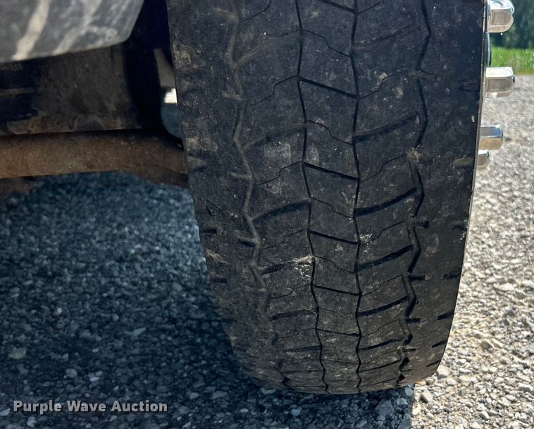 image for item EK3211 2005 Ford F550 Super Duty XL Crew Cab flatbed truck