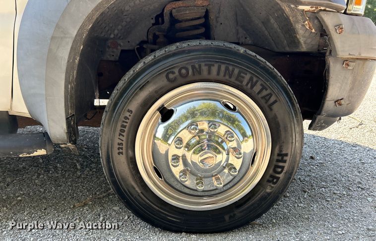 image for item EK3211 2005 Ford F550 Super Duty XL Crew Cab flatbed truck