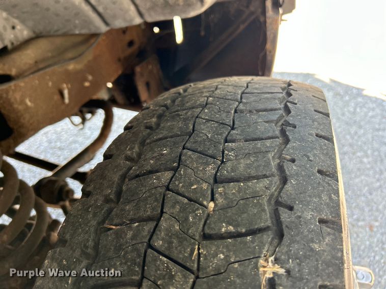 image for item EK3211 2005 Ford F550 Super Duty XL Crew Cab flatbed truck