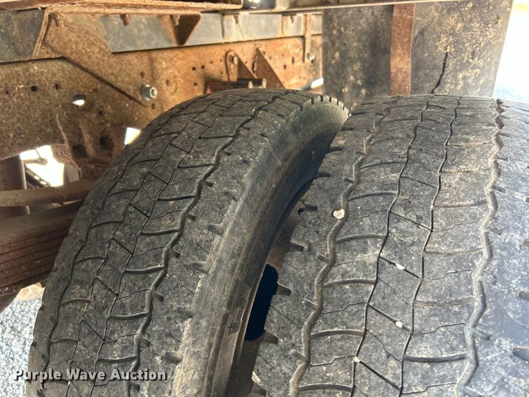 image for item EK3211 2005 Ford F550 Super Duty XL Crew Cab flatbed truck