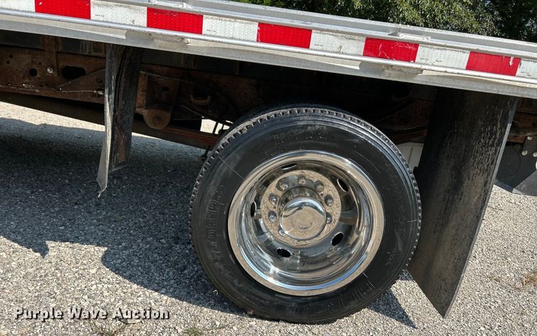 image for item EK3211 2005 Ford F550 Super Duty XL Crew Cab flatbed truck