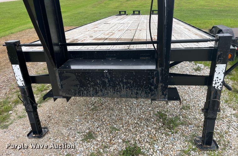 image for item EK8922 2011 Trailerman HHG8235F20 equipment trailer