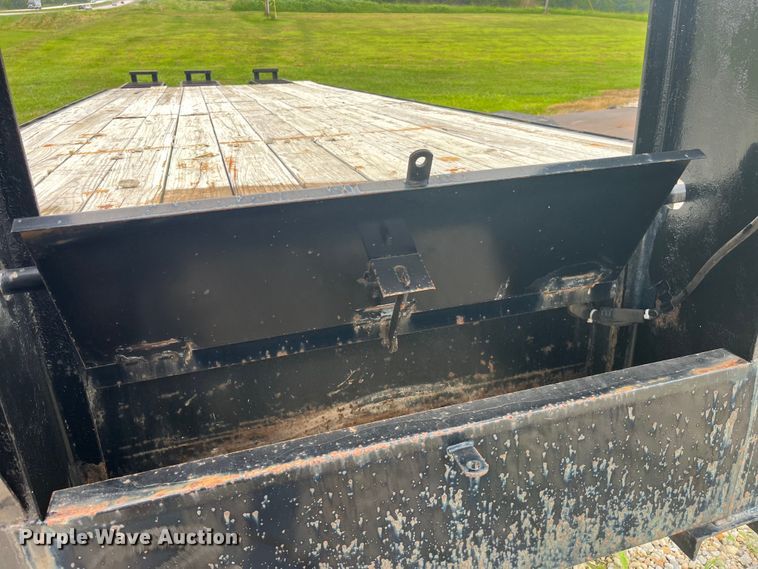 image for item EK8922 2011 Trailerman HHG8235F20 equipment trailer