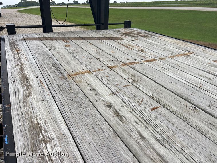 image for item EK8922 2011 Trailerman HHG8235F20 equipment trailer