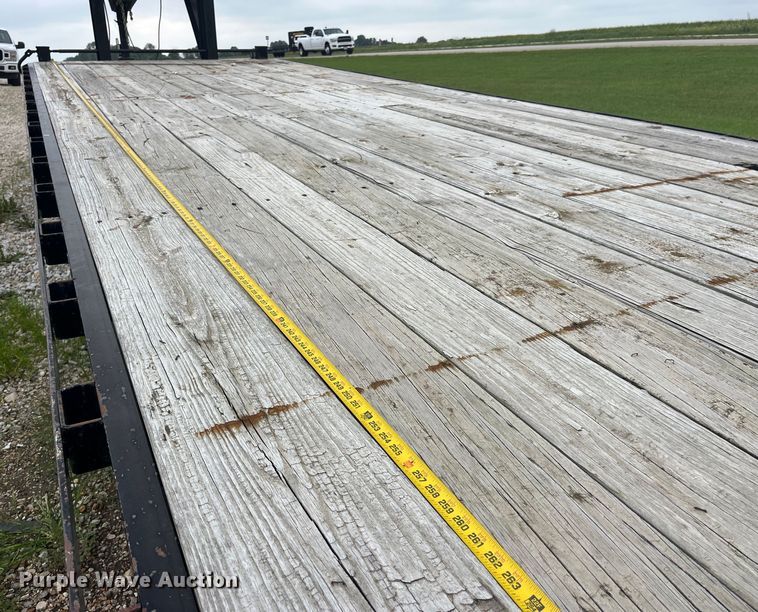 image for item EK8922 2011 Trailerman HHG8235F20 equipment trailer