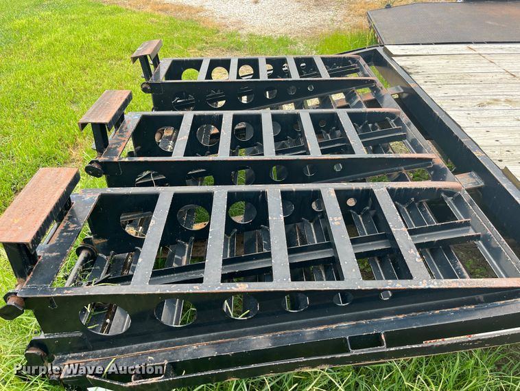 image for item EK8922 2011 Trailerman HHG8235F20 equipment trailer