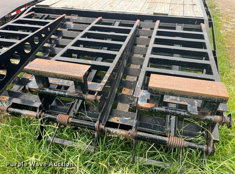 image for item EK8922 2011 Trailerman HHG8235F20 equipment trailer