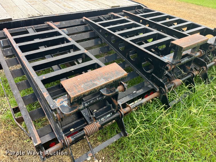 image for item EK8922 2011 Trailerman HHG8235F20 equipment trailer