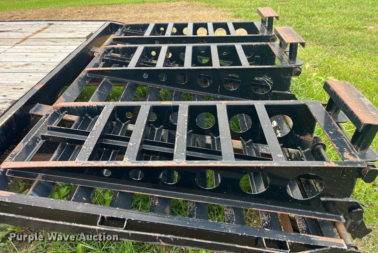 image for item EK8922 2011 Trailerman HHG8235F20 equipment trailer