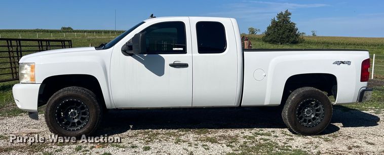 image for item EK8931 2011 Chevrolet  Silverado 1500 Ext. Cab pickup truck