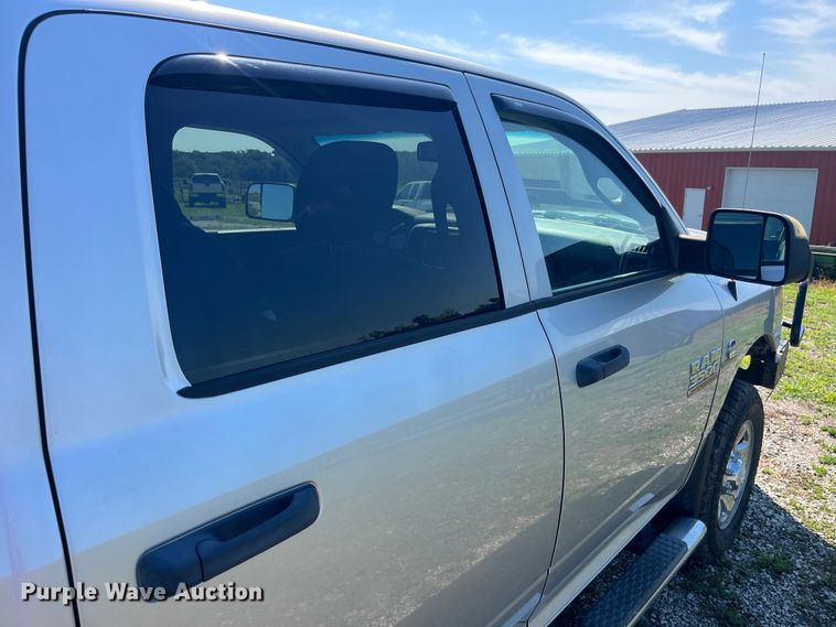 image for item EK8932 2015 Dodge Ram 3500HD Crew Cab flatbed pickup truck