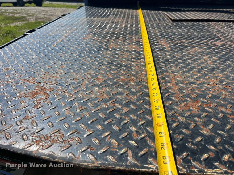 image for item EK8932 2015 Dodge Ram 3500HD Crew Cab flatbed pickup truck