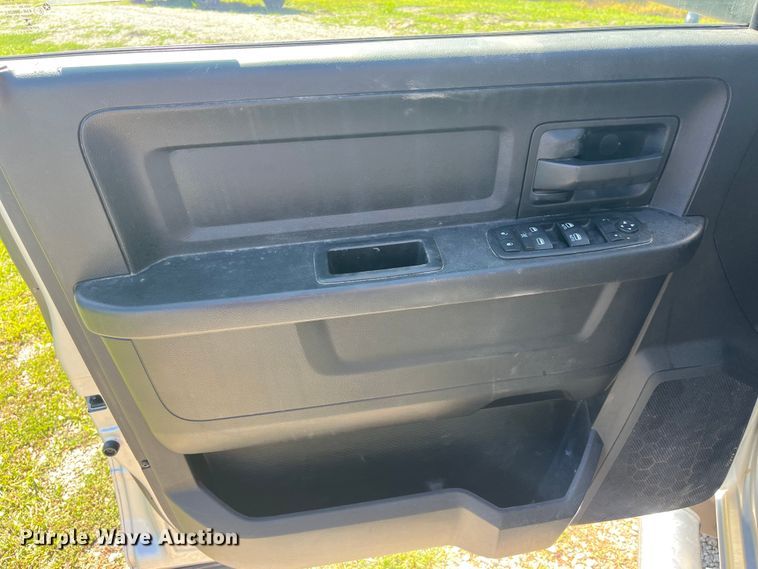 image for item EK8932 2015 Dodge Ram 3500HD Crew Cab flatbed pickup truck