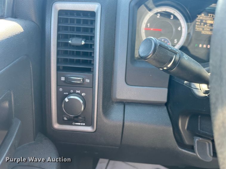 image for item EK8932 2015 Dodge Ram 3500HD Crew Cab flatbed pickup truck