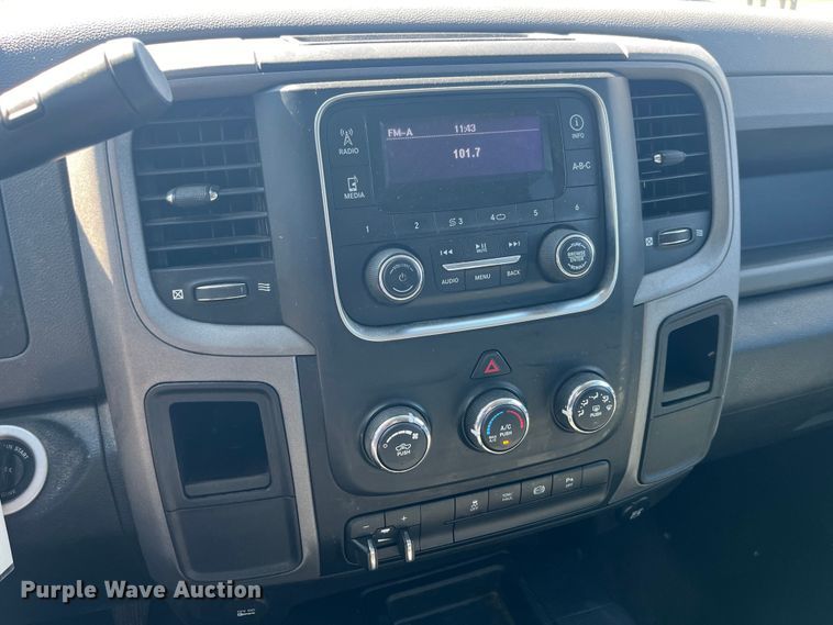 image for item EK8932 2015 Dodge Ram 3500HD Crew Cab flatbed pickup truck