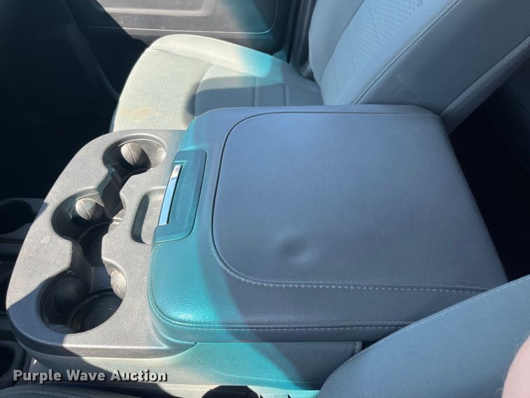 image for item EK8932 2015 Dodge Ram 3500HD Crew Cab flatbed pickup truck