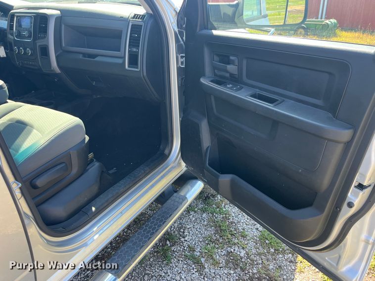 image for item EK8932 2015 Dodge Ram 3500HD Crew Cab flatbed pickup truck