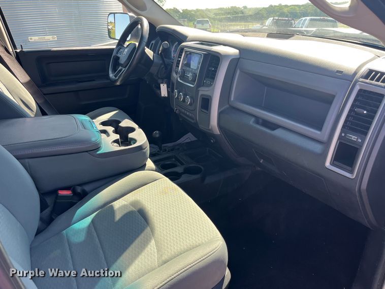 image for item EK8932 2015 Dodge Ram 3500HD Crew Cab flatbed pickup truck