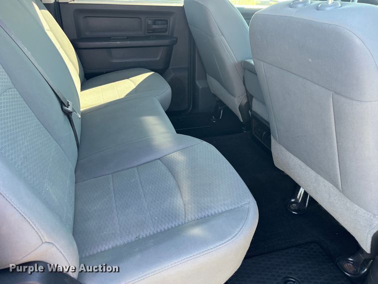 image for item EK8932 2015 Dodge Ram 3500HD Crew Cab flatbed pickup truck