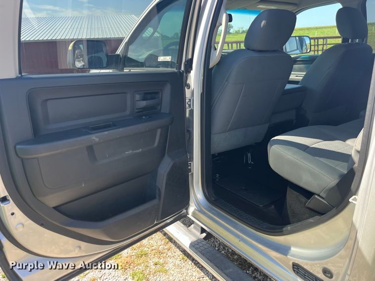 image for item EK8932 2015 Dodge Ram 3500HD Crew Cab flatbed pickup truck