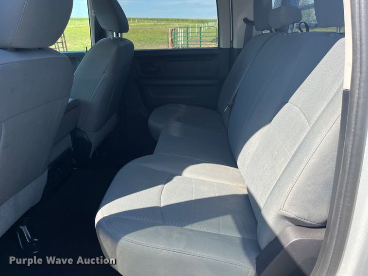 image for item EK8932 2015 Dodge Ram 3500HD Crew Cab flatbed pickup truck