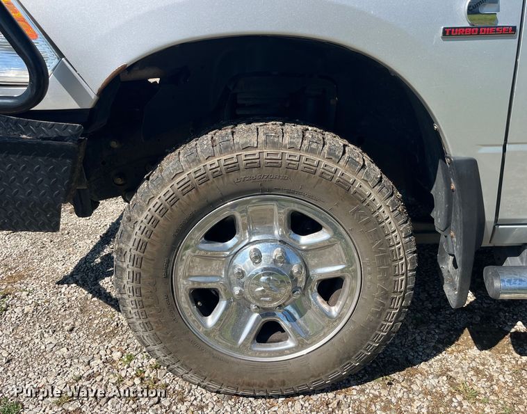 image for item EK8932 2015 Dodge Ram 3500HD Crew Cab flatbed pickup truck